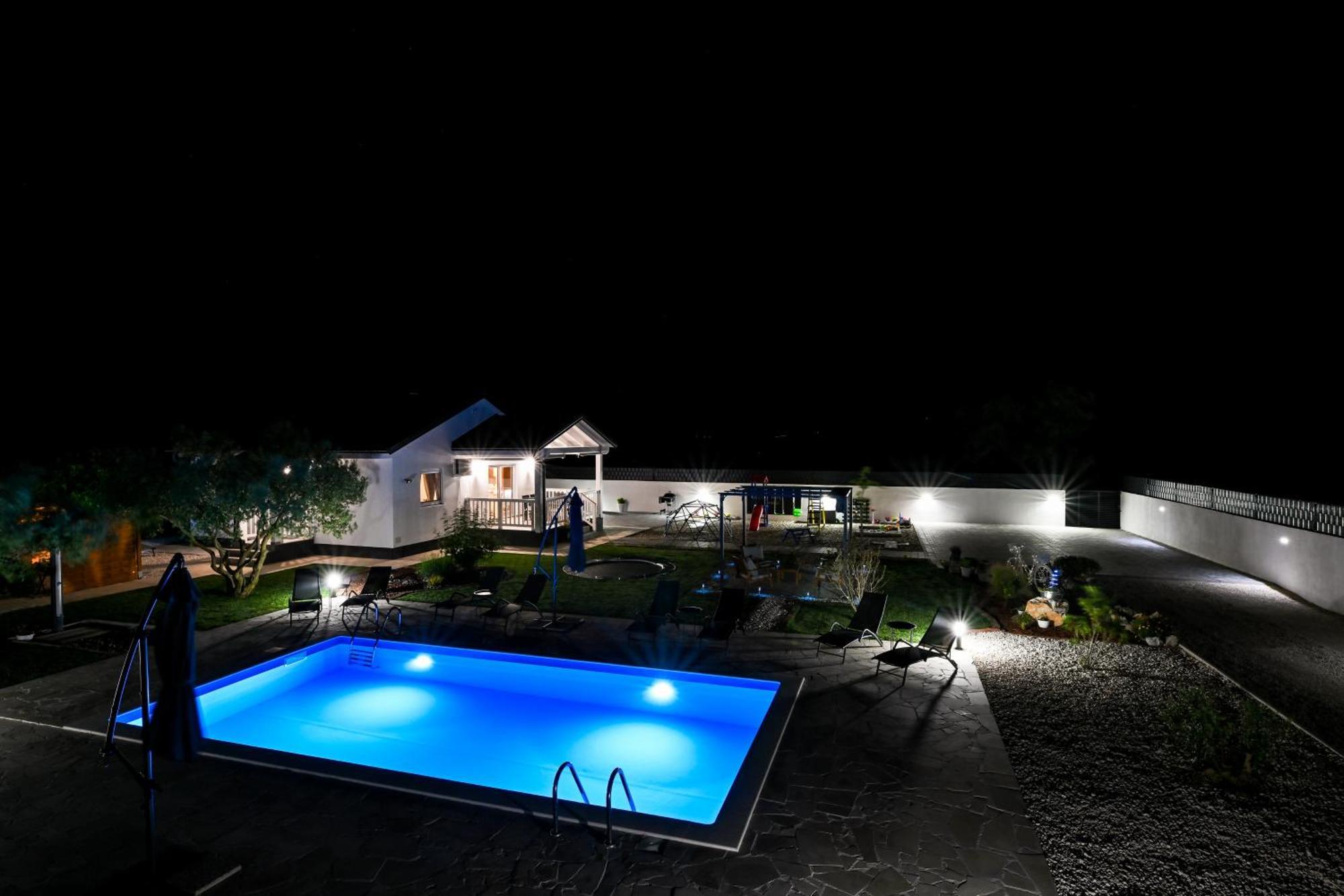 Holiday Home Aprilis With Pool, Jacuzzi And Sauna Galovac  Buitenkant foto