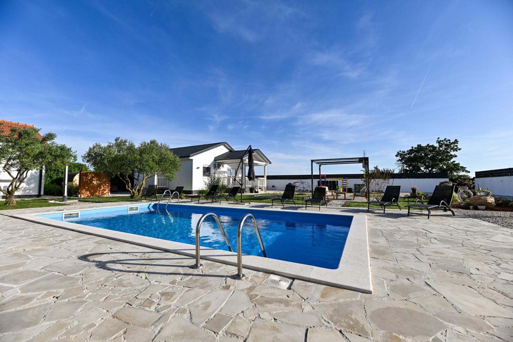 Holiday Home Aprilis With Pool, Jacuzzi And Sauna Galovac  Buitenkant foto