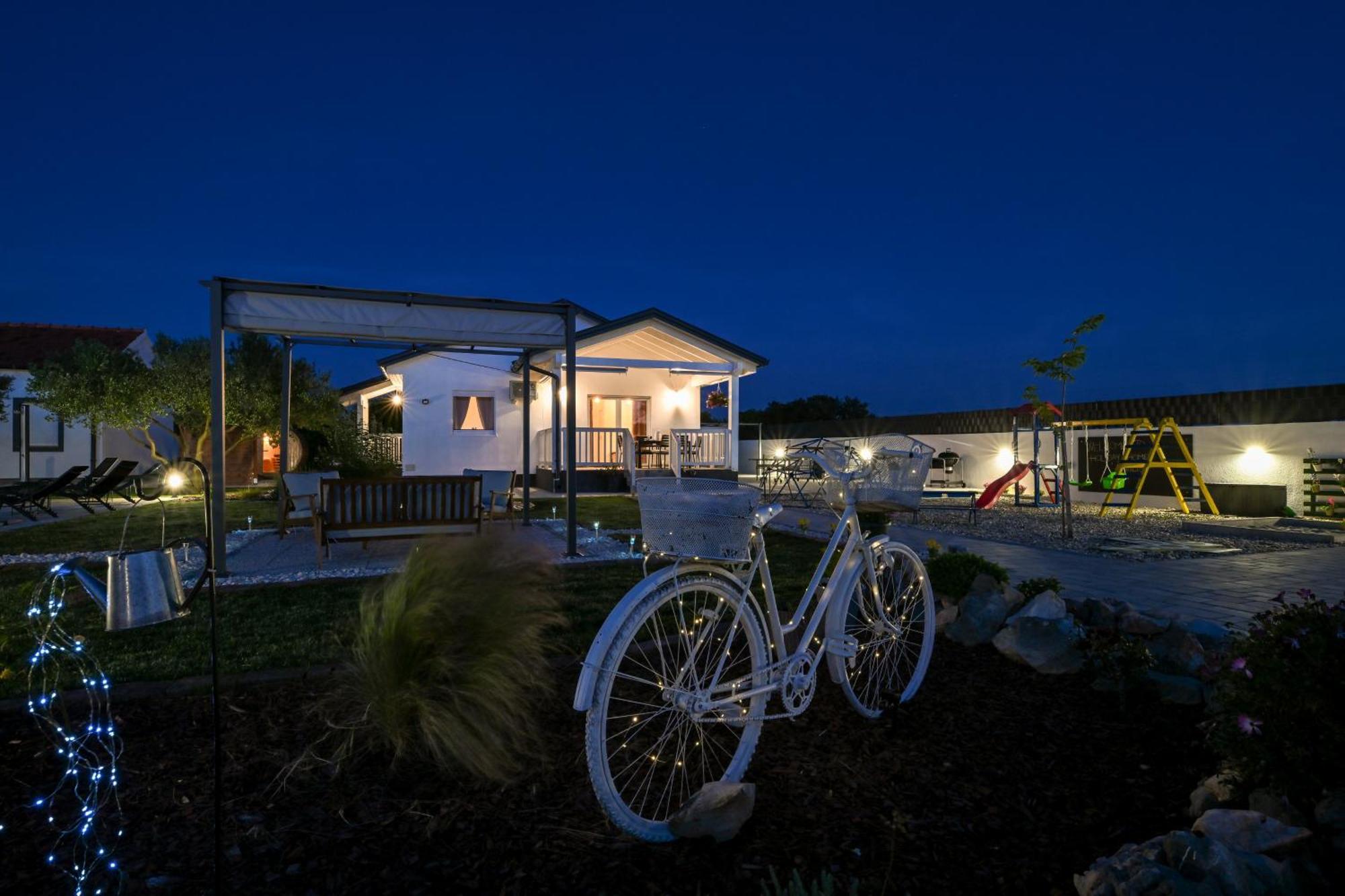 Holiday Home Aprilis With Pool, Jacuzzi And Sauna Galovac  Buitenkant foto