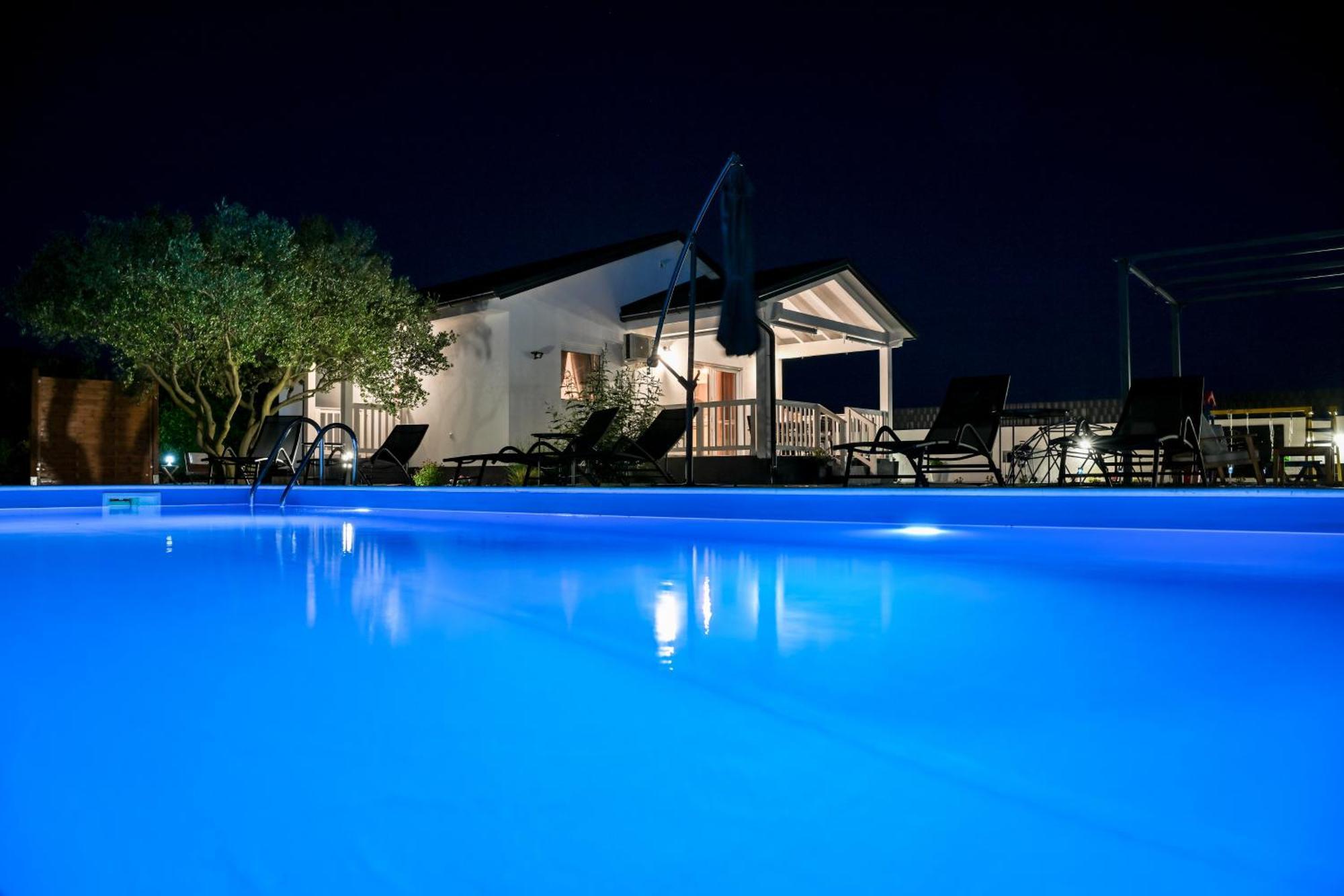 Holiday Home Aprilis With Pool, Jacuzzi And Sauna Galovac  Buitenkant foto