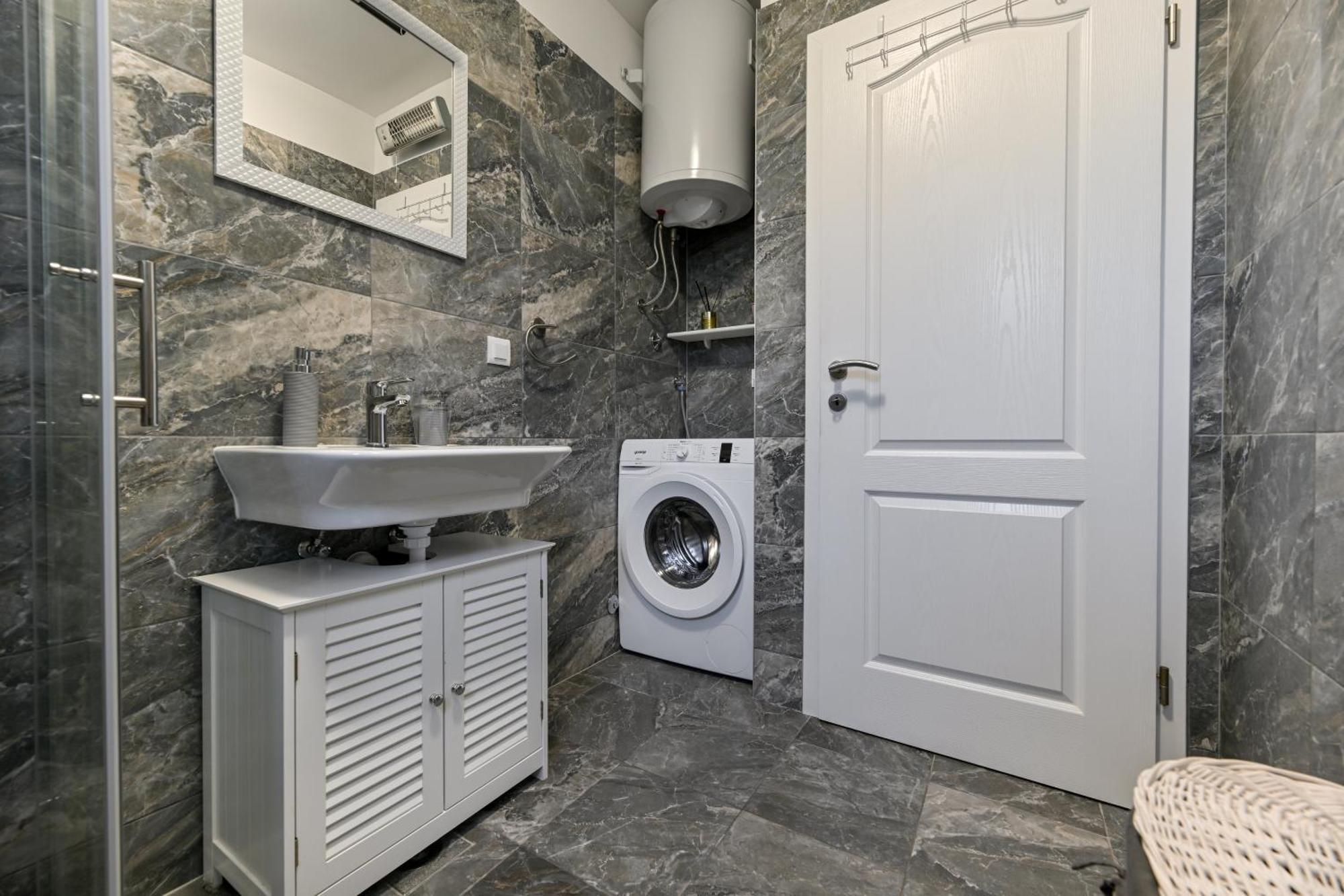 Holiday Home Aprilis With Pool, Jacuzzi And Sauna Galovac  Buitenkant foto