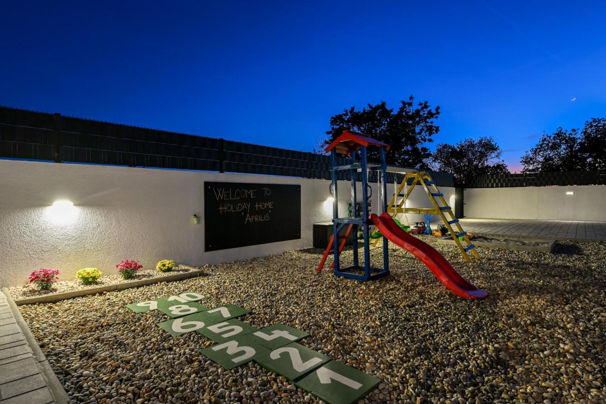 Holiday Home Aprilis With Pool, Jacuzzi And Sauna Galovac  Buitenkant foto